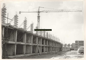 F000895 Bouw van een flatgebouw aan de Jacob Catsstraat.