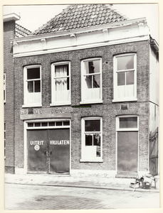 F008224 Woonhuis in de Graafschap 33 neg. R.v.d. M. aug 1967.