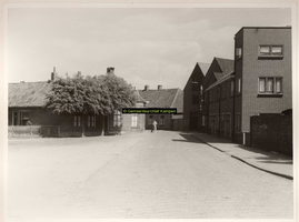 F001188 De Noordweg, op de kruising nabij de Dorpsweg en Greenterweg (links).