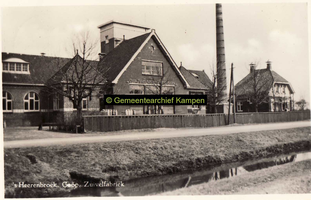 F007746 's Heerenbroek, Coöp. Zuivelfabriek aan de Bisschopswetering thans meubelfabriek.