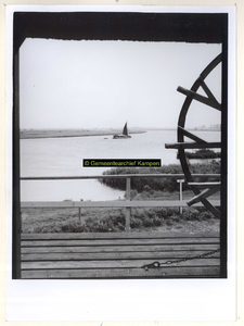 F005812 Panorama vanaf de zwichtstelling van de molen d'Olde Zwarver over de IJssel in de richting van Wilsum.