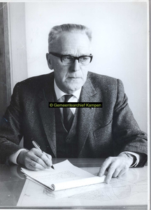 F003043 Ir. C. Kalisvaart, wethouder in Kampen van 1964 tot 1966 en hoofd van de Landbouwwetensachappelijke Afdeling ...