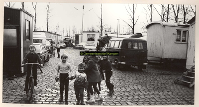 F001123 Woonwagenkamp op de hoek Constructieweg en de Melmerweg, het voorste deel van de Melmerweg is opgegaan in het ...