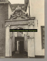 F000835 Linneweeversgildepoortje in de Groenestraat 160 (uit 1665) ,waarachter vroeger Stadswerkhuis.