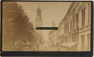 F001271 Oudestraat ter hoogte van de Plantage, richting Nieuwe Toren en Oude Raadhuis.