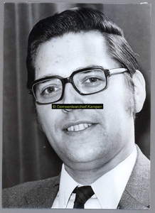 F003035 Drs. S. Hörchner, raadslid en wethouder (weth. sedert 1970), was tot 1986 geschiedenisleraar aan het Johannes ...