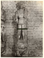 F001371 Oorspronkelijk grijs zandstenen beeld, afkomstig van de gevel van het Oude Raadhuis aan de Oudestraat, ...