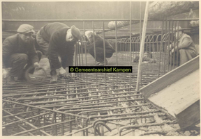F005281 Album met foto's, aangeboden door Aannemersbedrijf Corn. van Dijk tergelegenheid van de opening van de Oude ...