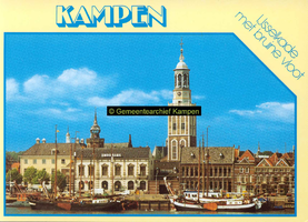 F005678 Stadsfront met Nieuwe Toren en de zeilschepen van de bruine vloot.