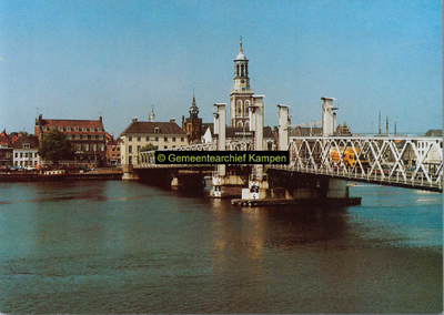 F005677 De IJsselbrug van voor 1999 met Nieuwe Toren en omgeving.