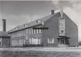F002023 Gemeentelijke Nijverheidsschool voor meisjes aan de Rondweg nr.1 (c.q. Hanzeschool) opgericht 1930.
