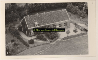 F001026 Openbare school op het Kampereiland aan de Nesweg, thans camping Van 'Hul.