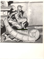 F001587 Detailfoto van een ornament met een faun (demon, half man - half bok) dat onderdeel uitmaakt van de zandstenen ...