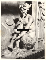 F001571 Detailfoto van de fluitspelende demon, half man, half bok links van de allegorie op de regering van de keizer ...