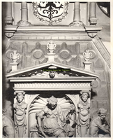 F001563 Detailfoto van de allegorie op de regering van de keizer, afgebeeld is de Gerechtigheid,in de ene hand een ...