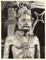 F001541 Detailfoto van de herme (man) aan de linkerzijde van de schouw, vervaardigd door beeldhouwer meester Colijn de ...