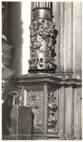 F001530 Detailfoto van een eiken houten ornament op het Schepengestoelte in de Schepenzaal van het oude Raadhuis, ...
