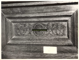 F001426 Detailfoto van de lambrizering in de Schepenzaal van het Oude Raadhuis te Kampen.