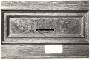 F001421 Detailfoto van de lambrizering in de Schepenzaal van het Oude Raadhuis te Kampen.