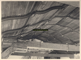 F001411 Gedeelte van het plafond in de Schepenzaal met zogenaamde rozettes.