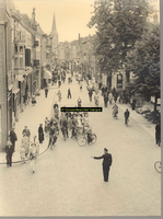 F001228 Oudestraat met rechts deel van de Plantage en links de Vispoort.