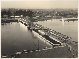 F001207 Verlichte brug over de IJssel t.g.v. het honderd jarig bestaan van de N.V. Kon. Emaillefabrieken voorheen H. ...