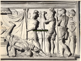 F001519 Rechter gedeelte van het reliëf Mucius Scaevola voor Porsenna op het fries van de zandstenen schouw vervaardigd ...