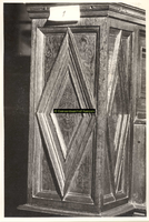 F001502 Detail van de houten lambrizering van de schepenbank, vervaardigd door stadskistenmaker meester Frederik in de ...