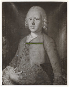 F003192 Portret van mr. Abraham Vestrinck, van 1751 tot 1793 burgemeester van Kampen, hiernaast had hij een aantal ...