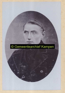 F004605 Jan van Schellen Sr. echtgenoot van Teunisje v.d. Wetering, de twee kleine foto's bovenaan de foto zijn de ...