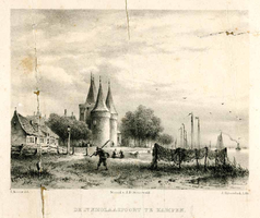 K000649 De St. Nicolaas- of de Koornmarktpoort aan de IJsseloever, een steendruk van J.D. Steuerwald uit 1858. Lit: E. ...