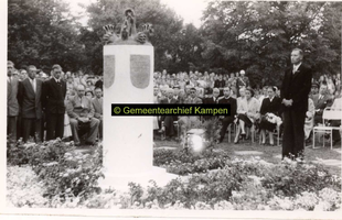 F002008 Herdenking bij het monument voor de in Indië gesneuvelde militairen 1945-1948 in het ...