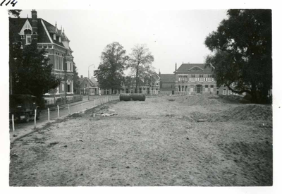 F002325-19 Werkzaamheden verbetering Bovenhaven - IJsseldijk, april 1955. Caltex vergat een tank uit te graven op de ...