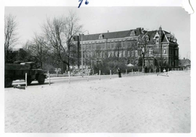 F002325-21 Werkzaamheden verbetering Bovenhaven - IJsseldijk, april 1955. De nieuwe IJsseldijk, kijkend op de lyceum en ...