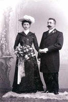 F009497 De huwelijksfoto van Mr. Hendrik Berk 1873-1934 en Pauline Anne Hermine Pruissen 1877-1943.