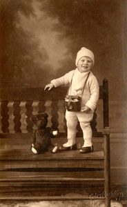F009525 Uit het fotoalbum van de fam. Berk.Kinderfoto van Gerard Lambert Berk, geb. 3 april 1927, zoon van Johannes ...