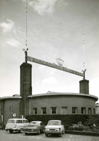 F009532 Uit het fotoalbum van de fam. Berk.De ingang van de N.V. Koninklijke Kamper Metaalwarenfabriek aan de Noordweg.