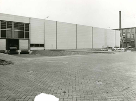 F009549 Uit het fotoalbum van de fam. Berk.Het nieuwe magazijn gebouw op het terrein van Berk Kampen B.V.