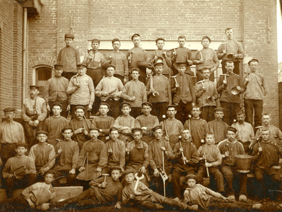 F009636 Berk, personeel van de draaierij?.