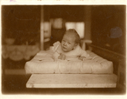 F009659 Johan Reinier I Berk (1924-1984) als baby, zoon van Johannes Berk (geb. 1897) en Jeanne Waanders (1901-1942).
