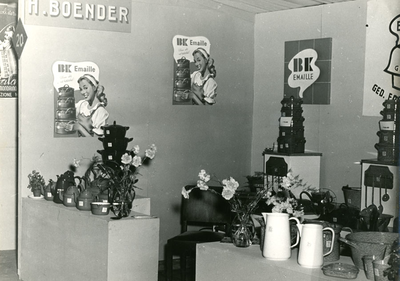 F009621 Berk Emaille presentatie op een beurs.