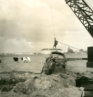 F000783-13 Grondwerkzaamheden aan de Flevoweg, de nieuwe verbindingsweg tussen Kampen en Oostelijk Flevoland.