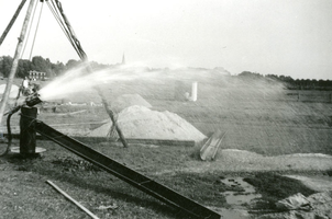 F000784-05 Grondwerkzaamheden aan de nieuw aan te leggen Flevoweg, de verbindingsweg tussen Kampen en Oostelijk Flevoland.