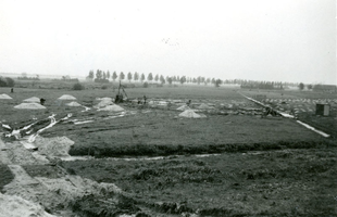 F000784-07 Grondwerkzaamheden aan de nieuw aan te leggen Flevoweg, de verbindingsweg tussen Kampen en Oostelijk Flevoland.