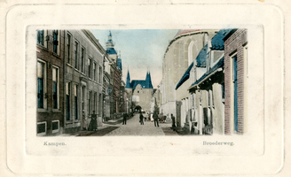 F000227 Broederweg met Doopsgezinde Kerk en hotel De Poort van Cleef, later Theologische Hogeschool, en de Broederpoort.