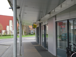 F013072 Winkelcentrum Hanzewijk aan de Dr. Damstraat in 2008, voor de sloop van de wijk. .