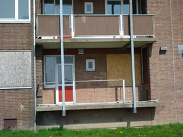 F013093 Achter- en balkonzijde van de flatwoningen in de Sint Olafstraat in de periode 2007-2008, voor en tijdens de ...