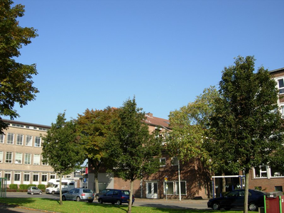 F013115 Hoek Hanzelaan - Dr. Damstraat in 2007, links de voormalige LTS voor en tijdens de sloop van de ...