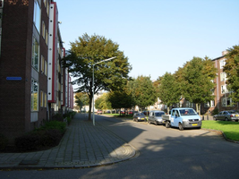 F013125 Hoek Hanzelaan en Volcmarstraat in de Hanzewijk voor en tijdens de sloop van de wijk. In 1951 werd aan de Dr. ...
