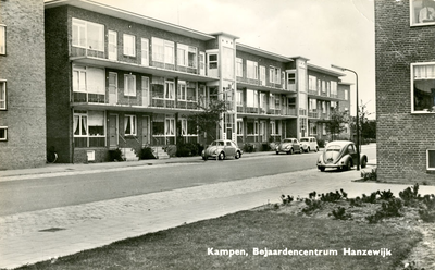 F000990 Woonflats voor ouderen in de voormalige J.H. Kokstraat in de Hanzewijk.